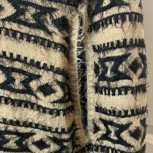 Forever 21 Exclusive Tan Black Southwest Tribal Fuzzy Poncho M (One Size) - Picture 5 of 8